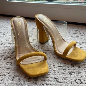 Yellow mustard heels great condition
